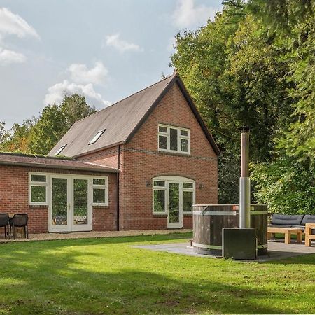 Beautiful English Villa With Hottub Zuidwolde  Esterno foto